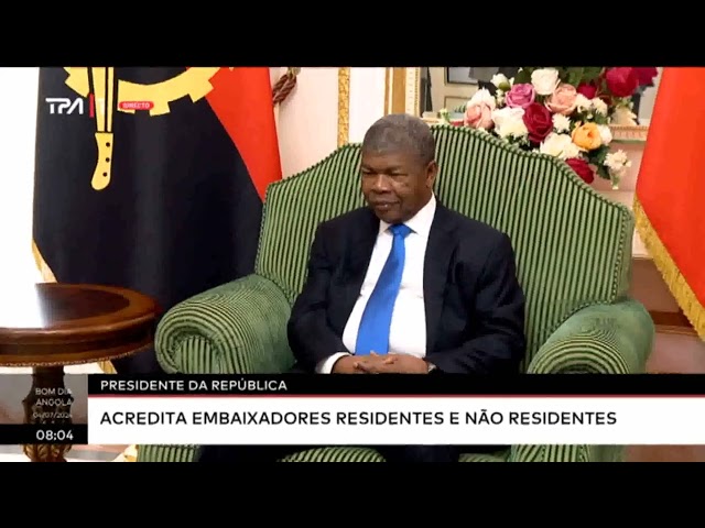⁣Presidente da República - Acredita embaixadores residentes e não residentes