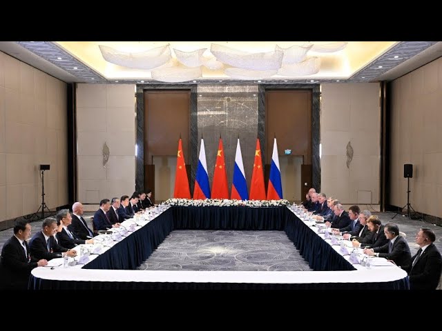 ⁣شي جين بينغ يلتقي الرئيس الروسي فلاديمير بوتين