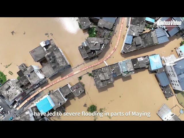 ⁣Walkway built overnight for flood-affected residents in east China