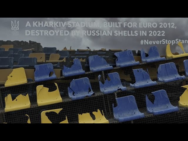 ⁣Exponen en Berlin las gradas del estadio de fútbol de Járkov destruídas por Rusia