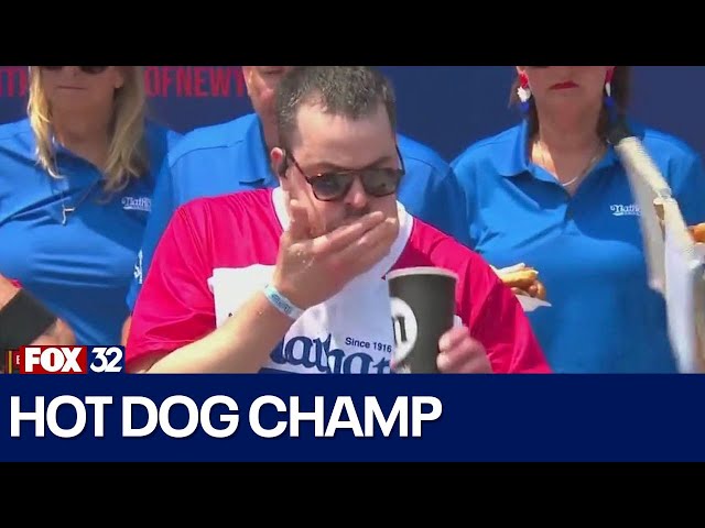 ⁣Chicago man wins Nathan's Hot Dog Eating Contest