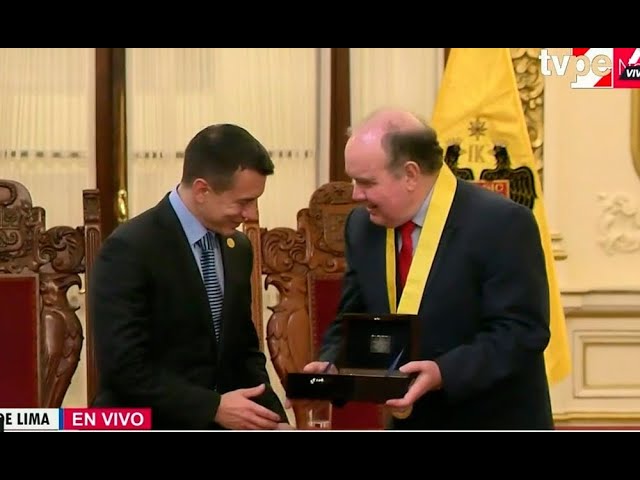 ⁣Rafael López Aliaga entregó la llave de la ciudad al presidente de Ecuador