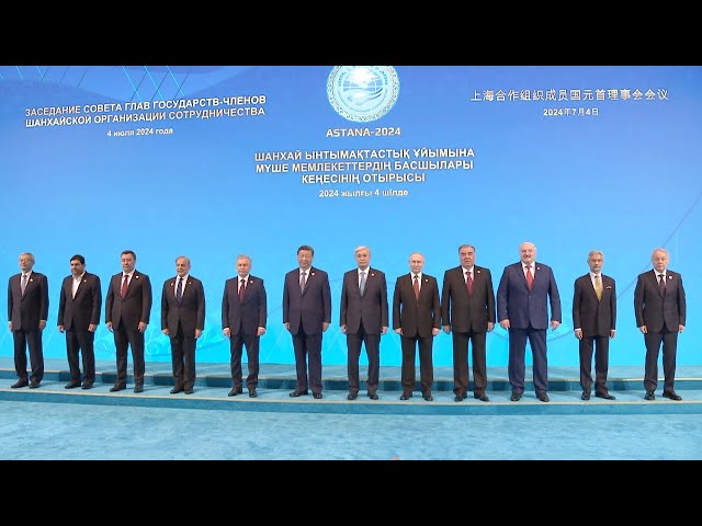 ⁣شي جين بينغ يلتقط صورة جماعية مع قادة الدول الأعضاء في منظمة شانغهاي للتعاون