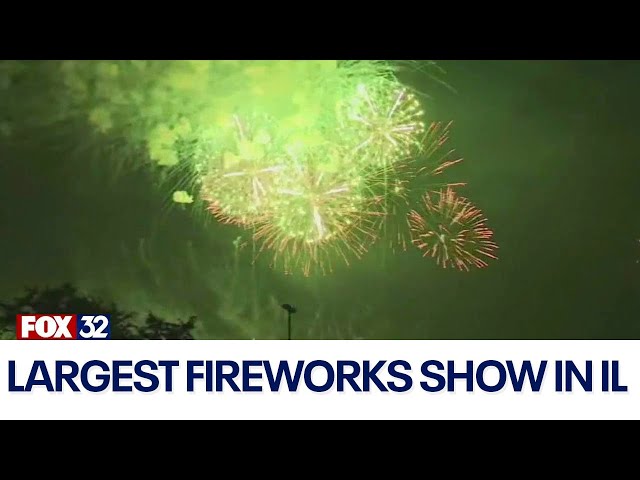 ⁣Thousands gather for  'largest' fireworks show in Illinois