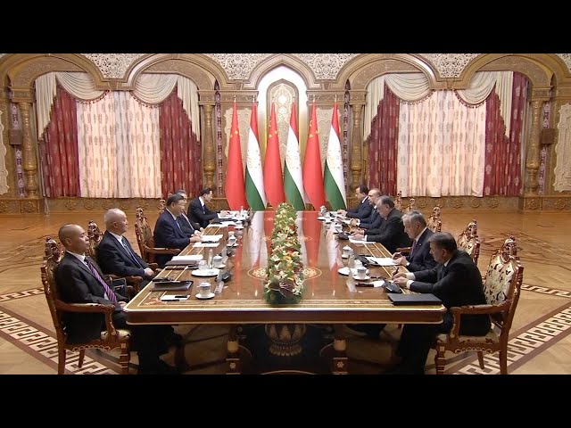 ⁣President Xi and Tajik president hold small-group talks