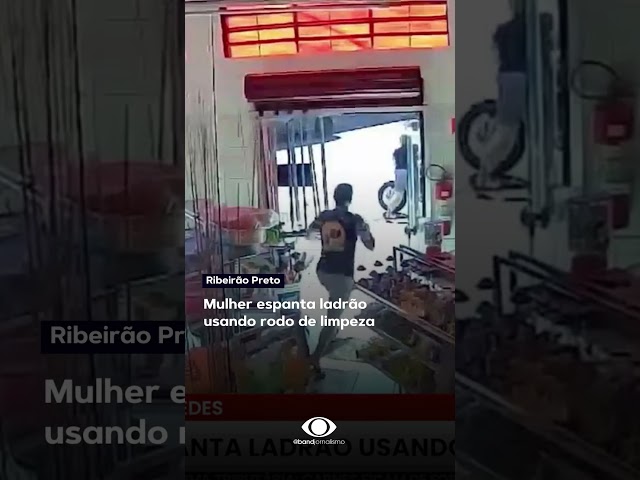 ⁣Em Ribeirão Preto, uma mulher espanta o ladrão com rodo de limpeza #shorts