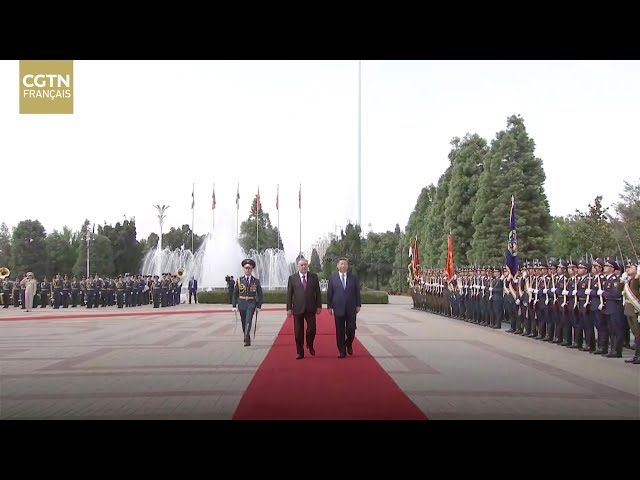 ⁣Xi Jinping passe en revue la garde d'honneur et dit « Bonjour à tous ! » en tadjik