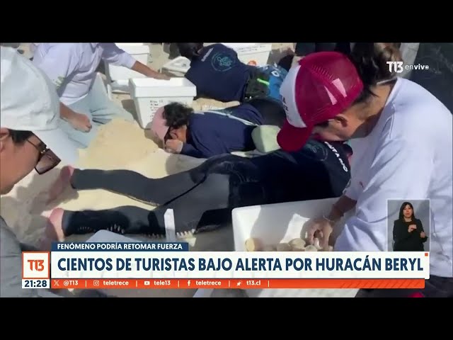 ⁣Cientos de turistas bajo alerta: Doctor Ugarte relata paso del huracán Beryl en Cancún