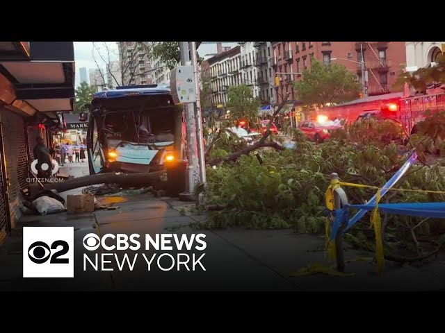 ⁣MTA bus crashes into tree on Upper East Side. Driver, passengers injured