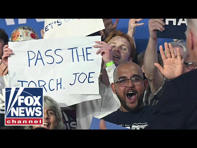 ⁣‘PASS THE TORCH, JOE’: Rallygoer sends message to Biden