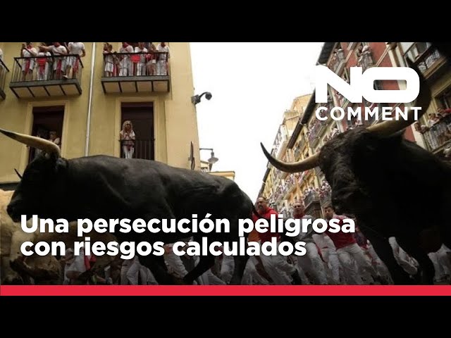 ⁣NO COMMENT. El encierro de Pamplona: ​​una persecución peligrosa con riesgos calculados