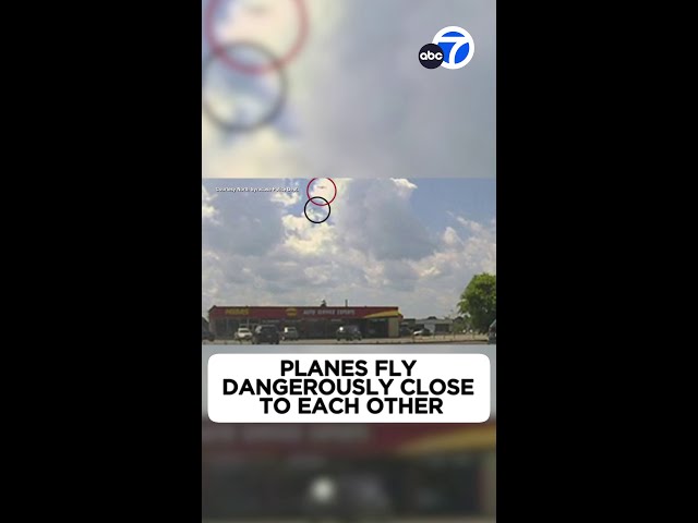 ⁣Planes fly dangerously close to each other