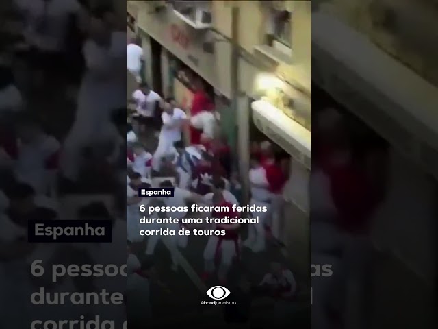 Em Pamplona, milhares de turistas correram de touros que fugiram durante Festival San Fermín #shorts