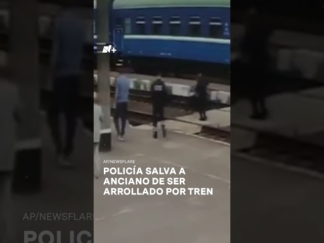 Policía salva a hombre de ser arrollado por tren #nmas #shorts #tren