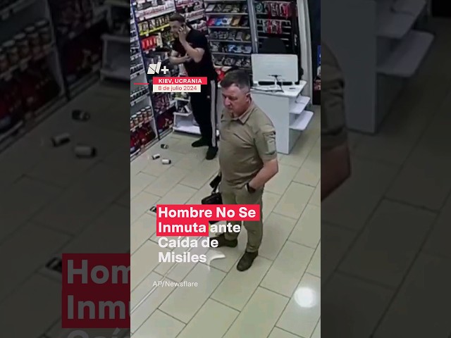 Captan reacción de clientes ante lluvia de misiles rusos, en tienda de Ucrania - N+ #Shorts