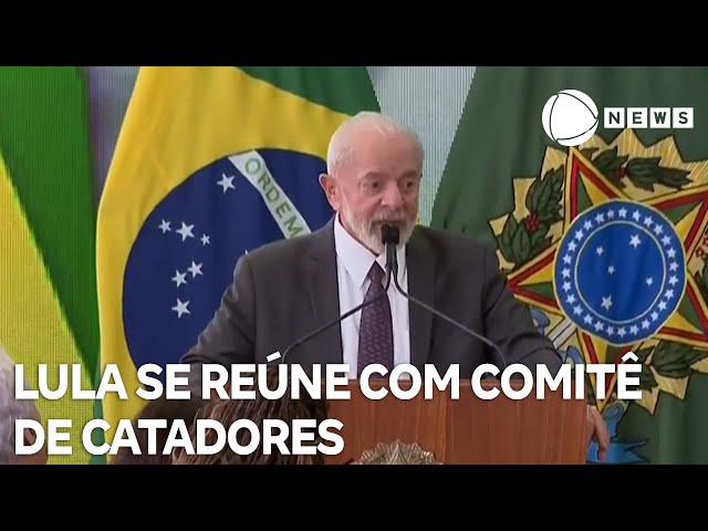 Lula participa de reunião com comitê de catadores de recicláveis