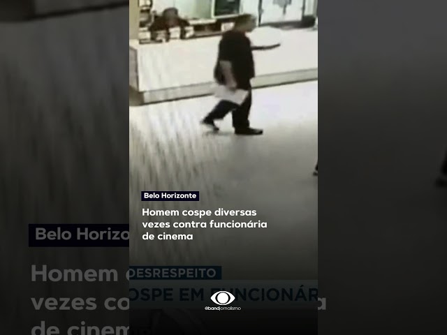 A agressão teria sido motivada pois o homem queria que a funcionário o servisse na sala de cinema