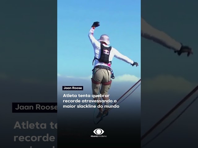 ⁣Jaan Roose tenta quebrar recorde de atravessar o maior slackline do mundo #shorts