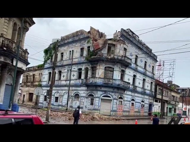 ⁣Colapsa Fachada de Edificio Antiguo en Tampico, Tamaulipas