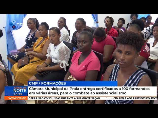 ⁣CM da Praia entrega certificados a 100 formando em várias áreas, para o combate ao assistencialismo