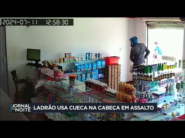 Criminoso usa cueca na cabeça para assaltar farmácia