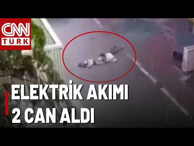 İzmir'de Korkunç Kaza! Yağmurdan Kaçarken Elektrik Akımına Kapılıp Öldüler!