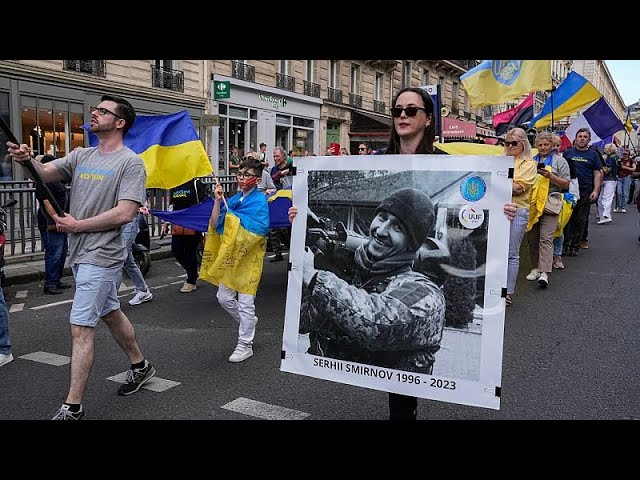 ⁣Vor Beginn der Olympischen Spiele: Protest für verstorbene ukrainische Sportler:innen in Paris