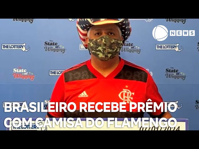 Brasileiro recebe cheque milionário com a camisa no flamengo nos EUA