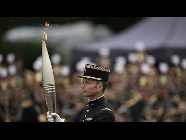 France : la flamme olympique s'est invitée au défilé du 14 Juillet