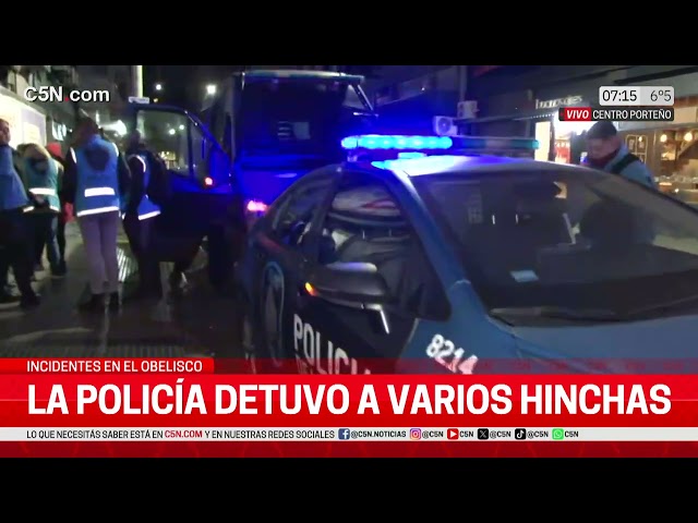 ⁣FESTEJOS en el OBELISCO:  la POLICÍA DETUVO VARIOS HINCHAS tras los INCIDENTES