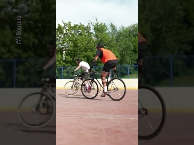 Rusos crean propia versión del polo: Usan bicicletas para jugar