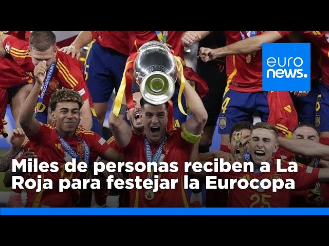 ⁣Entusiasmo de decenas de miles de personas al recibir a La Roja con el triunfo de la Eurocopa