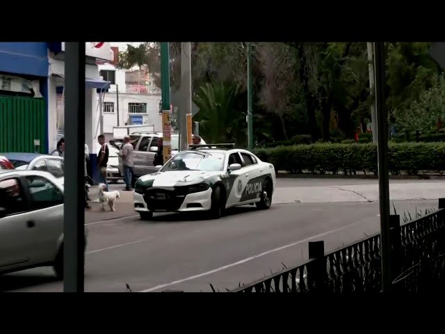 Muere conductor al sentirse mal dentro de su vehículo y chocar en Calzada Legaria - Las Noticias