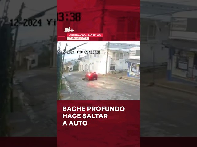 ⁣Bache Profundo Hace Saltar a Auto