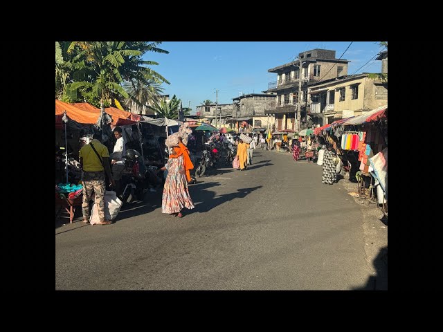 EN DIRECT AU MARCHÉ DE MORONI : Reportage