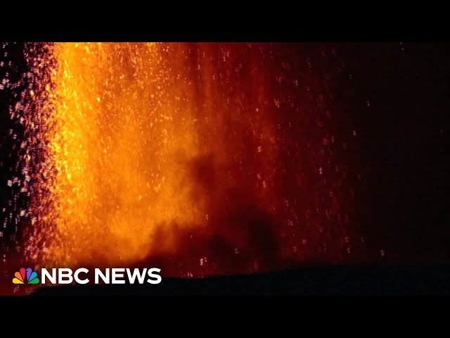 ⁣Eruptions from Italy's Mount Etna illuminate Sicily's sky