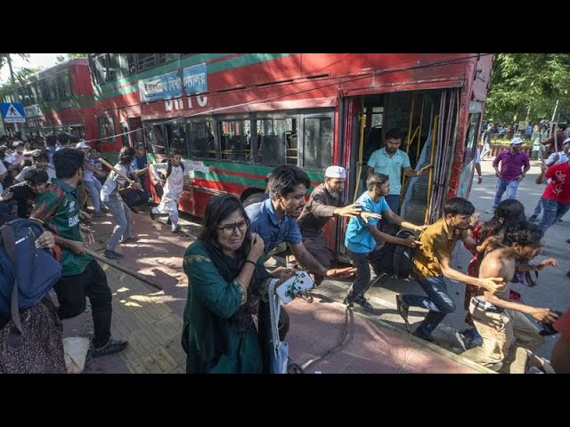 ⁣No comment : de violents affrontements lors d'une manifestation d'étudiants au Bangladesh