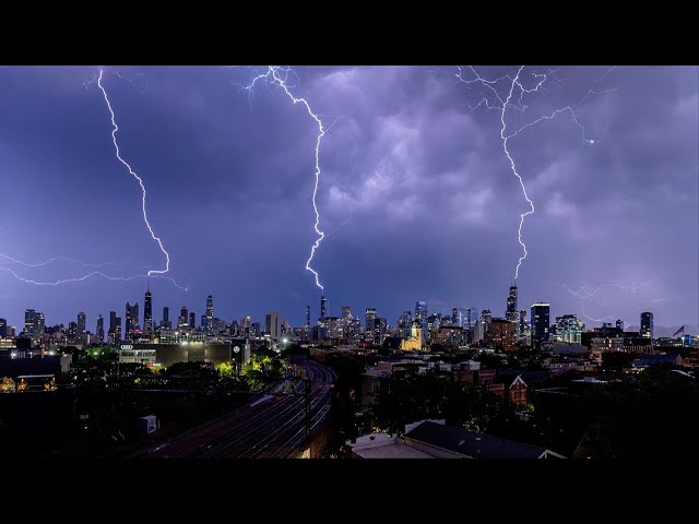 ⁣Lightning strikes Chicago's tallest buildings simultaneously