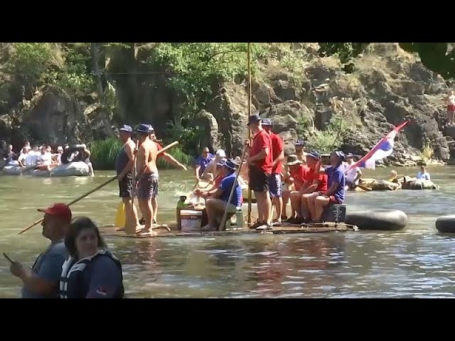 ⁣Picknick auf dem Fluss? So entkommt man in Serbien der Hitze