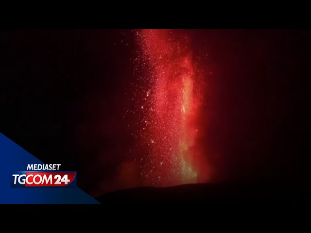 ⁣Etna, fontane di lava sempre più alte