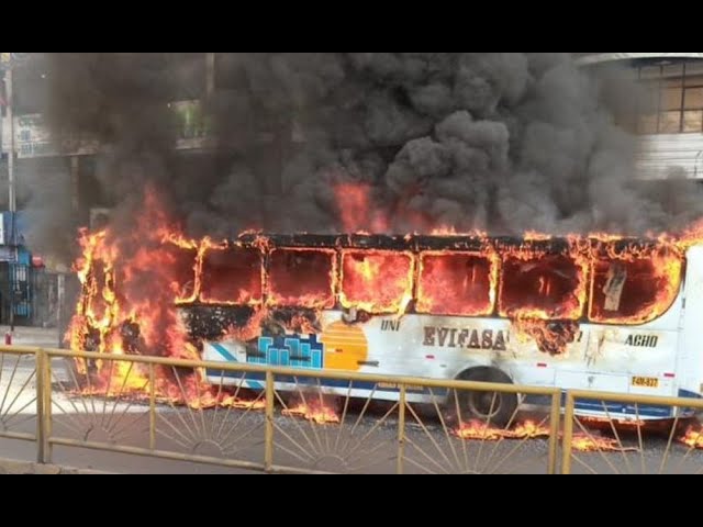 ¡Alerta! Se incendia bus en San Martín de Porres