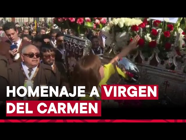 ⁣Presidenta Dina Boluarte participa en homenaje a la Virgen del Carmen en Plaza de Armas de Lima