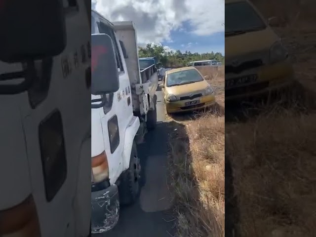 ⁣TCHELÉ YAGALA TSENA YAGALA HUNU HAMAHAMET : Route barrée à Heroumbili