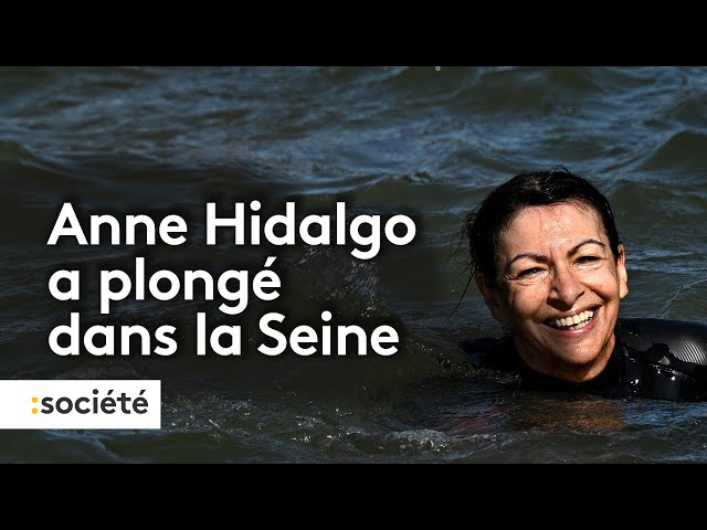 ⁣Anne Hidalgo tient sa promesse et plonge dans la Seine en compagnie de Tony Estanguet