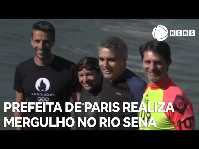 Prefeita de Paris realiza mergulho histórico no Rio Sena