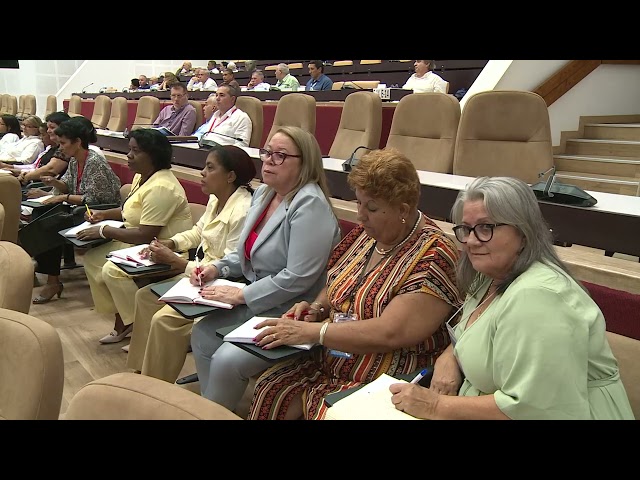 Diputados cubanos debaten sobre situación económica actual del país