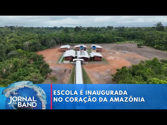 Primeira "escola da floresta" é inaugurada no interior do Amazonas | Jornal da Band