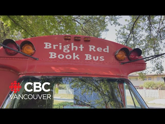 ⁣‘Bright red book bus’ gets Kamloops, B.C., children reading during summer