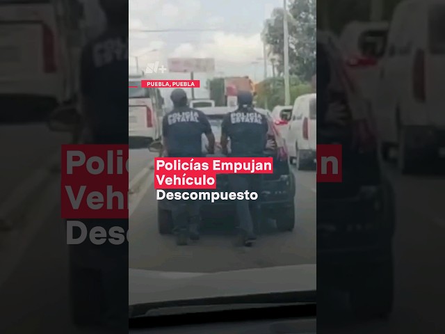 Policías ayudan empujando vehículo que se descompuso en avenida rápida - N+ #Shorts