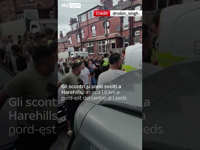 ⁣Inghilterra, rivolta popolare nelle strade di Leeds